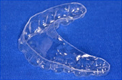【大人の歯並びの治療で使用する装置】取外しができる透明な矯正装置